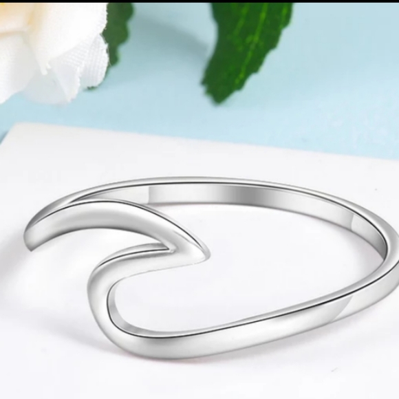 925 Sterling Silver Wave Ring Size 6 Women's Jewelry - Picture 3 of 6
